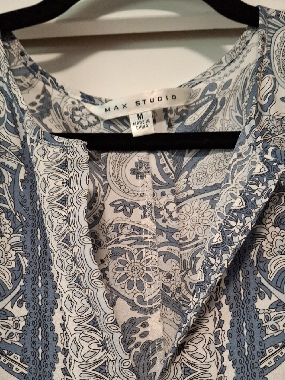 Max Studio Blue Paisley Short Sleeve V-Neck Blouse - Picture 2 of 2